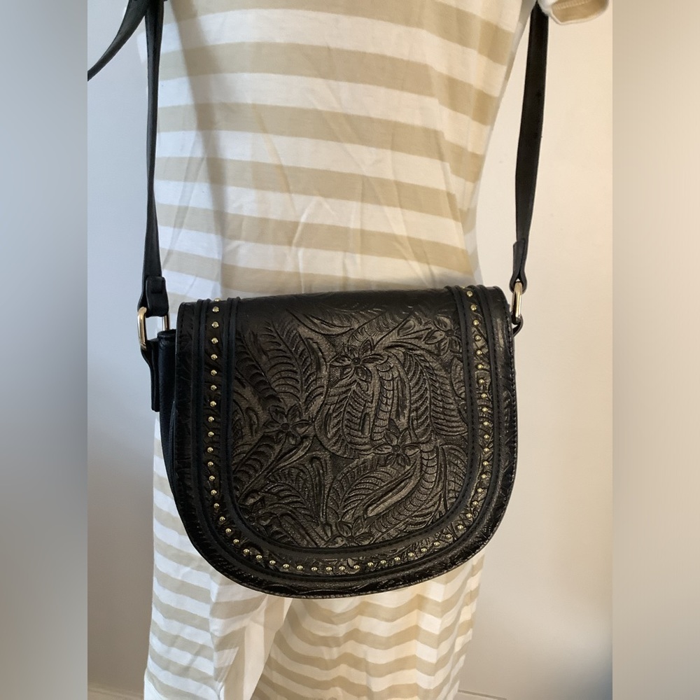 Cute leather saddle bag style crossbody 🌸 - Picture 11 of 13